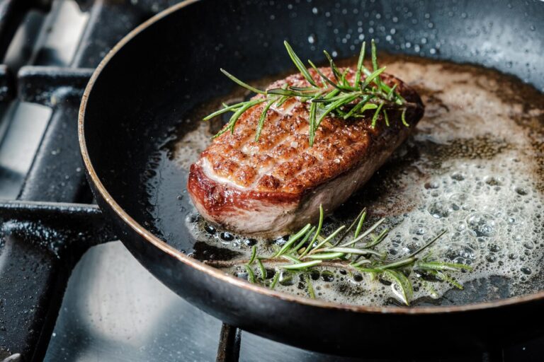 How to Cook Filet Mignon in a Pan